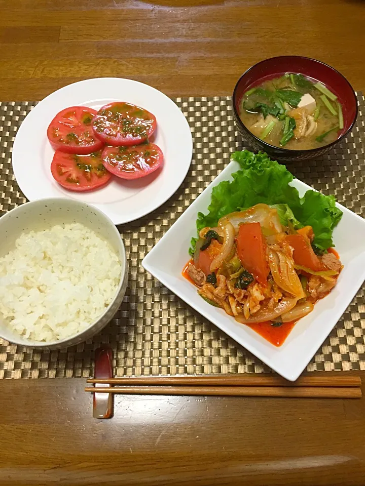 夜ご飯(*^_^*)

トマト入り豚キムチ。|simoneさん