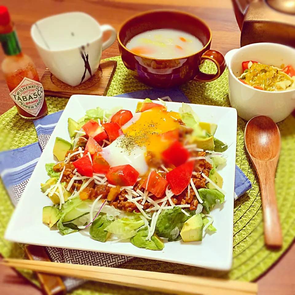 今日のおうちごはんです。
✔️タコライス
✔️ミルクコンソメスープ
✔️アボカドデップの野菜グリル|たぬきち(*☻-☻*)さん