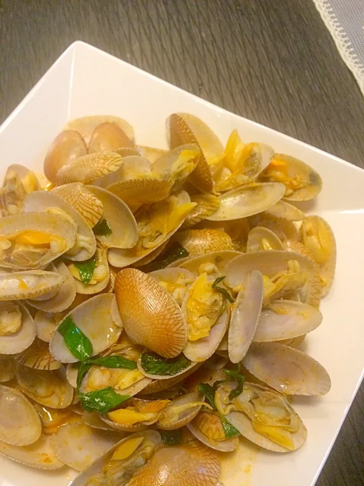 หอยลายผัดพริกเผา/ STIR FRIED CLAMS WITH ROASTED CHILI PASTE|SaSaさん