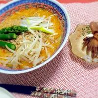 Snapdishの料理写真:担々麺とイイダコ|ショコラさん