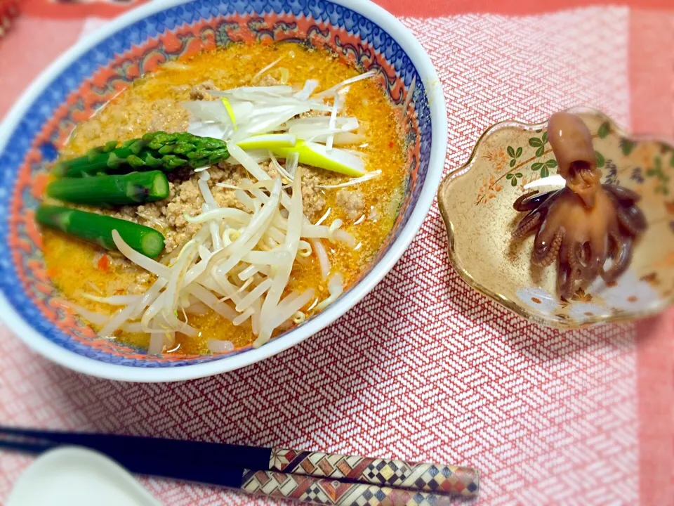 Snapdishの料理写真:担々麺とイイダコ|ショコラさん