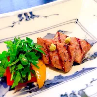 Snapdishの料理写真:Grilled Wagyu-Beef 
黒毛和牛の胡椒焼き|pinkcamomillaさん