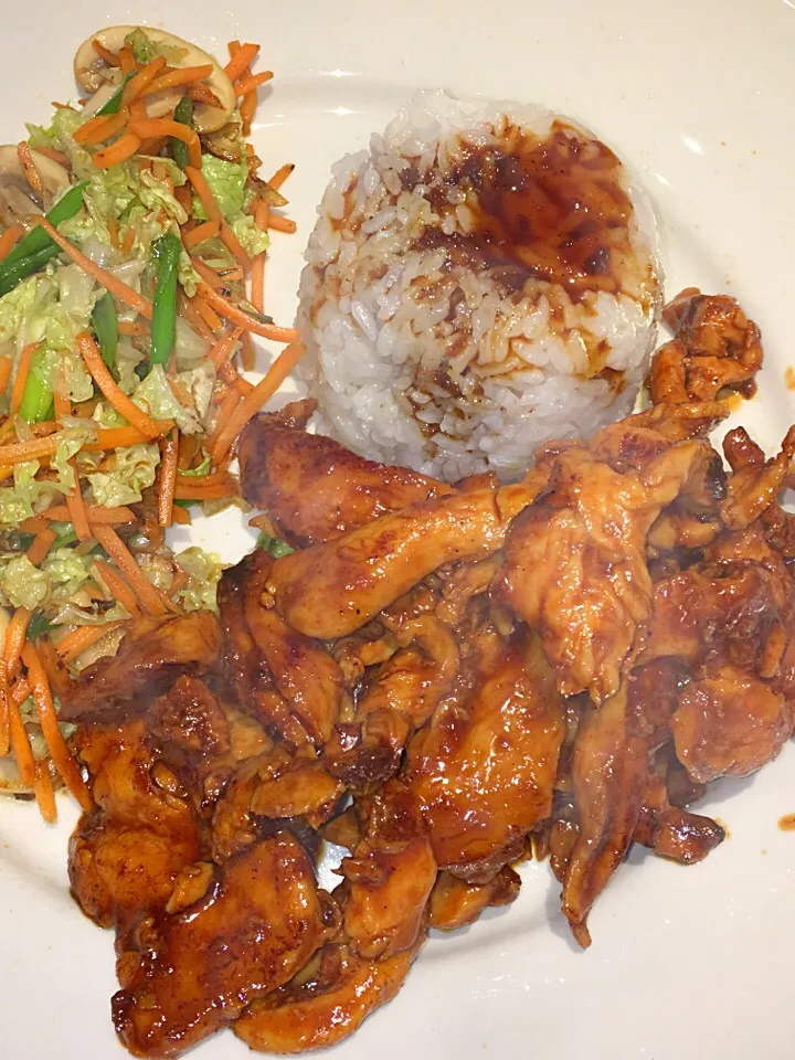 Drunkin chicken, rice and veggies. I like to flavor the rice with Bulgogi sauce.|ted mantasさん