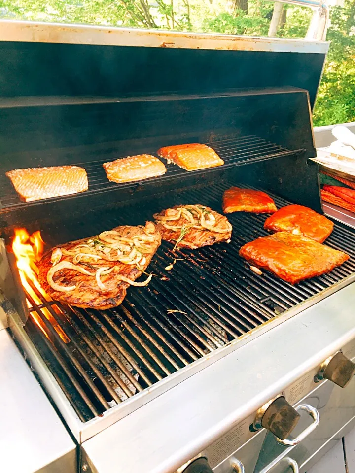 Flank steak, salmon and ribs.  Linda marinaded and I cooked.|ted mantasさん