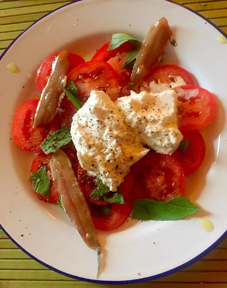 Snapdishの料理写真:Tomato salad with burrata|Generaalさん