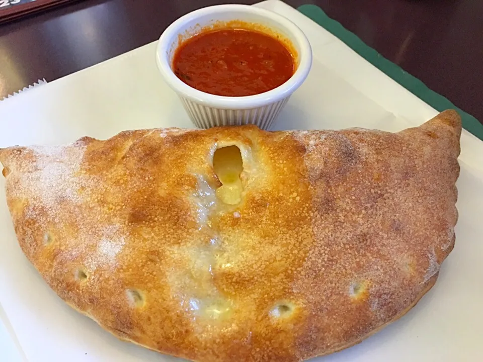 Snapdishの料理写真:Yummy mozzarella & ricotta cheese calzone👍🏼 Cove Island's best|🌺IAnneさん