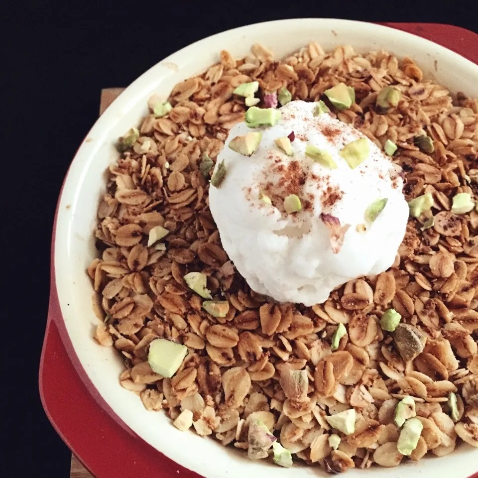 Snapdishの料理写真:Apple-peach crumble with oat topping, coconut sorbet|coxiella24さん