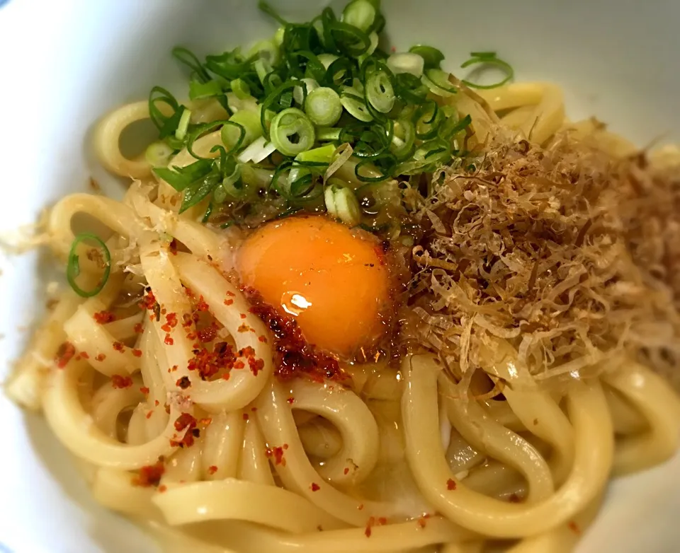 Snapdishの料理写真:また昼、また麺類
 おでん出汁煮込 おかか ぶっかけうどん|muutさん