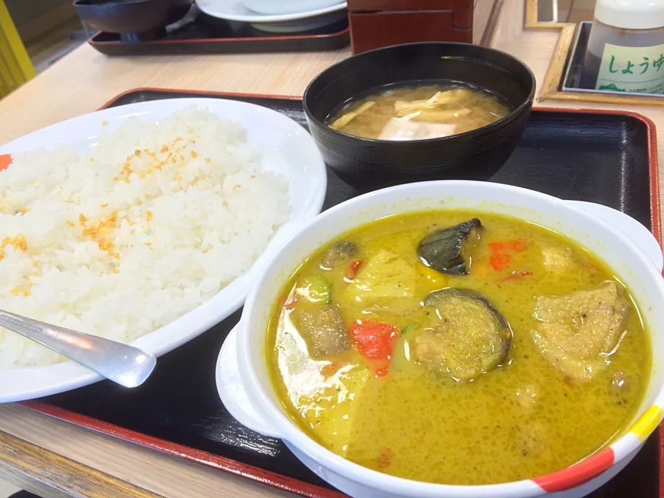 Snapdishの料理写真:グリーンカレー@松屋|おかっぴーさん