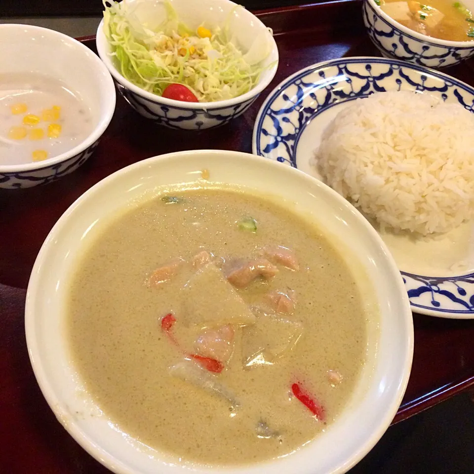 ギンキョウワンガイ(鶏肉のグリーンカレー)@メコン(池袋)|塩豚骨さん