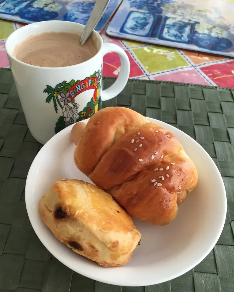 Lets had nice warm mocha & muffin healthy cheesy with egg mix cherry tomato👍👍😋|janiceさん