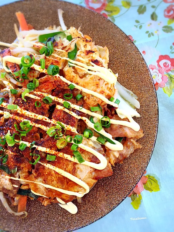 Snapdishの料理写真:豚肉、もやしなどお野菜でお好み焼き風！|Tina Tomoko😋さん