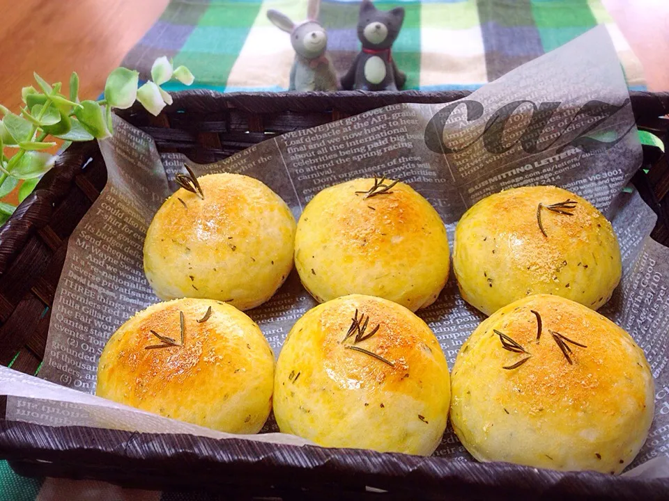 ハルさんの料理 ふわふわハーブパン🌿
ふんわりもっちり(o'ー'o)|きゃずさん