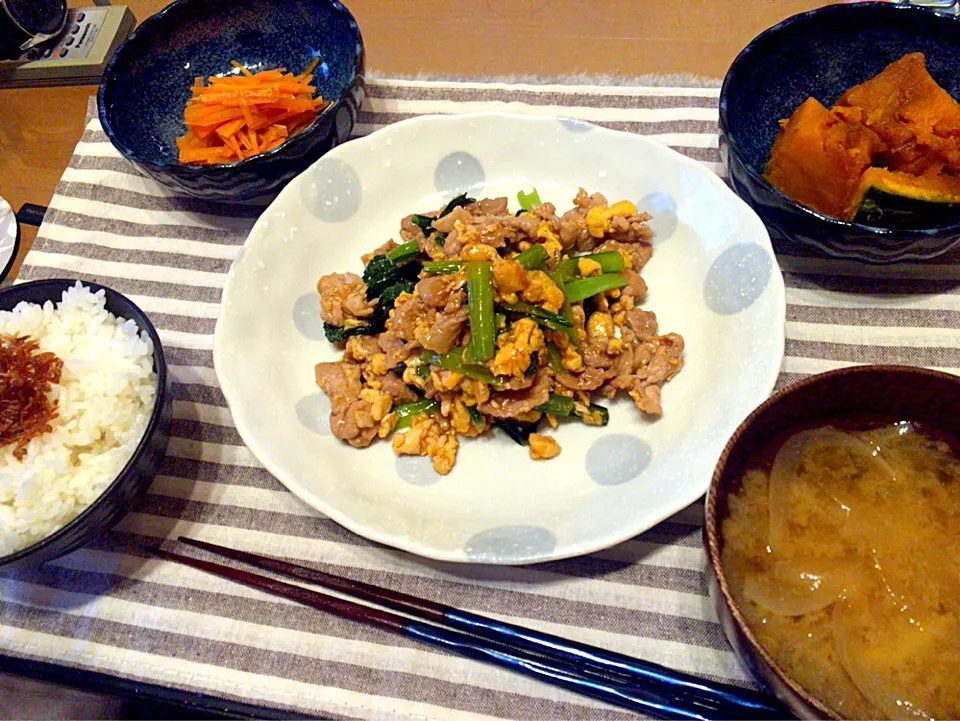 豚肉と小松菜の炒め物 かぼちゃの煮物 人参のおひたし 味噌汁|つんさん