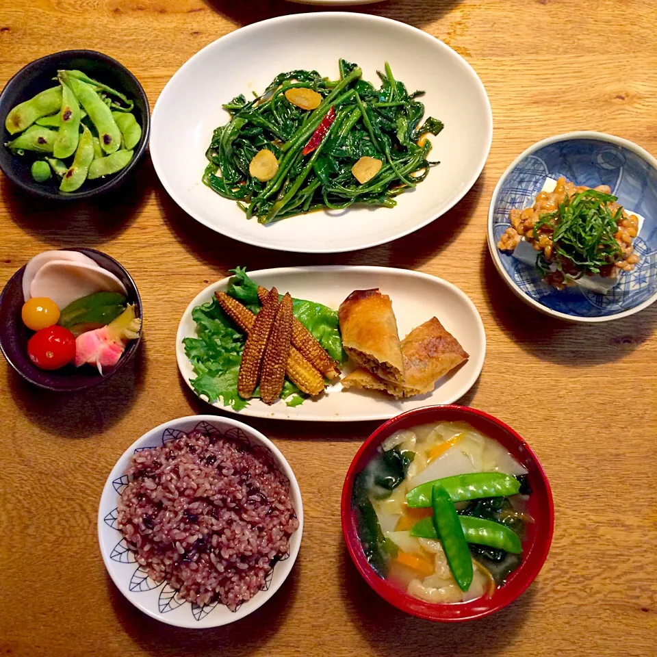 vegan
空芯菜のガーリック炒め
ヤングコーンの醤油焼き
高野豆腐の梅春巻き
焼き枝豆
ピクルス
納豆豆腐|makiko_aさん