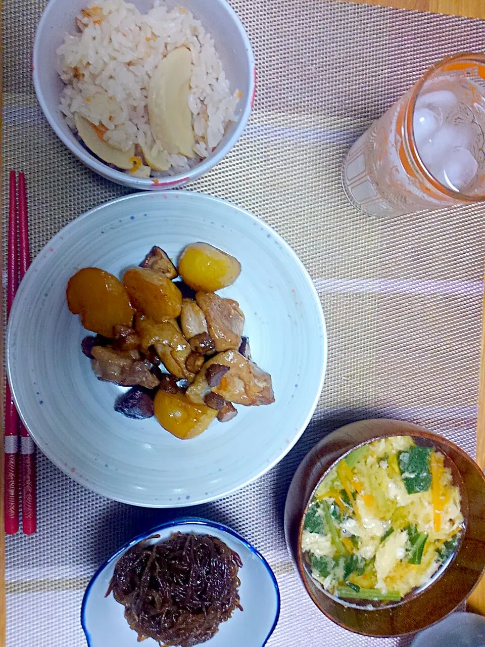 筍ご飯、鶏もも肉としいたけの煮物、小松菜と卵のお味噌汁|yuimaruさん