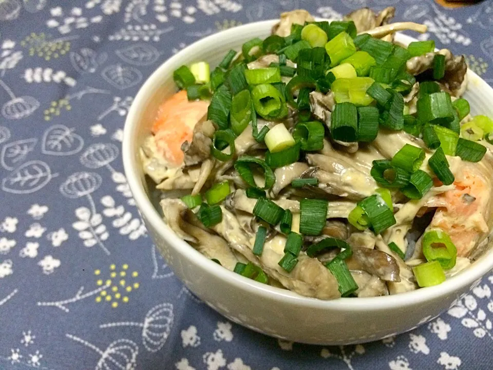 鮭ときのこのマヨ味噌丼|ハルさん