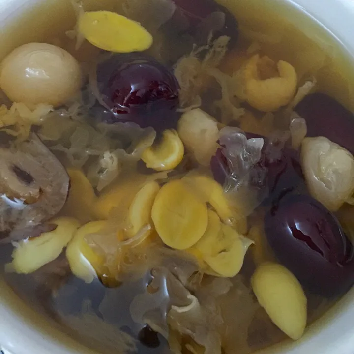 Longan with white snow fungus and almond Dessert|Chrissy Yinさん