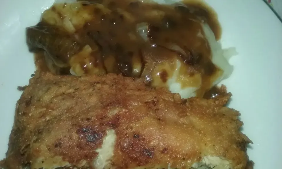 Country  fried  chicken &mash potatoes and fried  onion brown  gravy|Carolyn Sincere Marshallさん