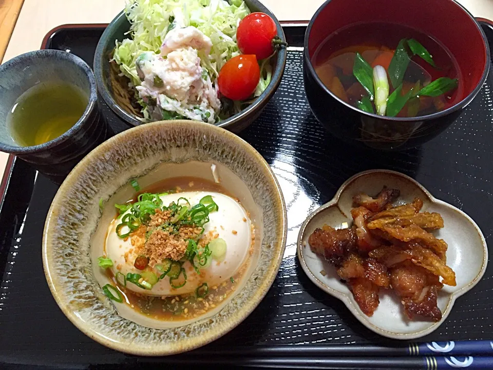 冷奴 ポテサラ ごぼうと鶏の揚げ煮 赤だし|まゆさんさん