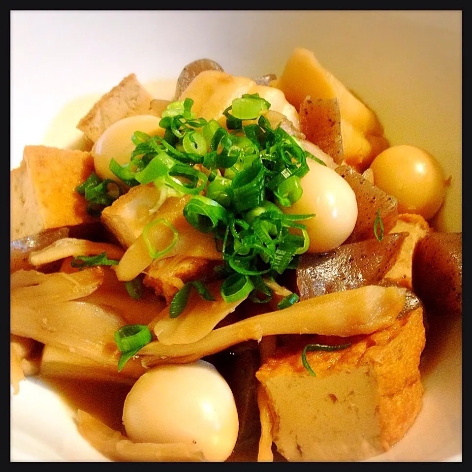 煮物にウズラの卵を入れてみました。Simmered thick deep-fried tofu with quail eggs|toyamadaさん