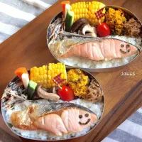 Snapdishの料理写真:優雅に泳ぐ♩ 2匹の鮭弁当