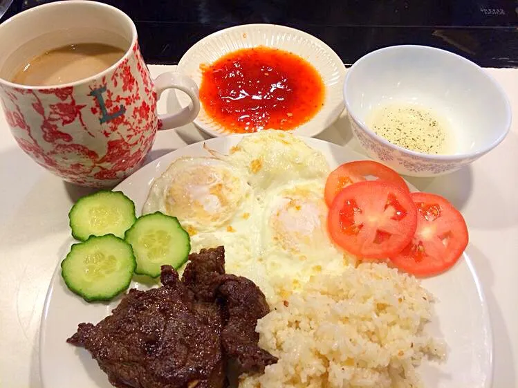 Tapsilog/ tapa-cured marinated beef, sinagag-garlic fried rice, itlog- fried egg|🌺IAnneさん