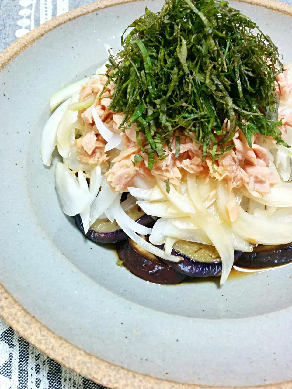 あゆ♡さんのお料理*
～胡麻油香る♡
茄子と新たまねぎと生ハムのサラダ♪
ポン酢醤油でさっぱり～(*´∀｀)～|ことり*さん