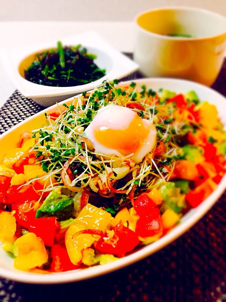 今日の晩御飯/キヌアライスでガッツリサラダボール＆子持ち昆布とキクラゲと実山椒の佃煮をほうれん草で和えた小鉢＆シジミと三つ葉のお味噌汁|BabyRIKAさん