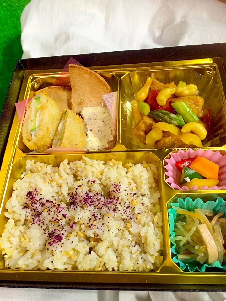 Snapdishの料理写真:ベジタリアン弁当|ともこさん