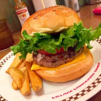 チーズバーガー
ヴィレヴァン・ダイナー＠横浜|さきかさん