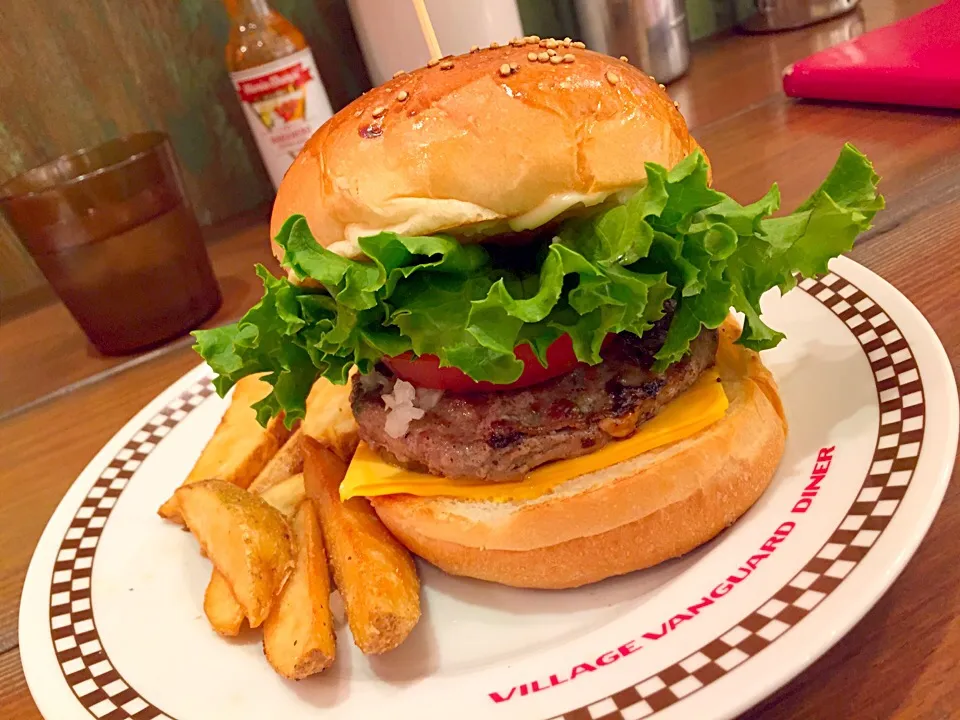 チーズバーガー
ヴィレヴァン・ダイナー＠横浜|さきかさん