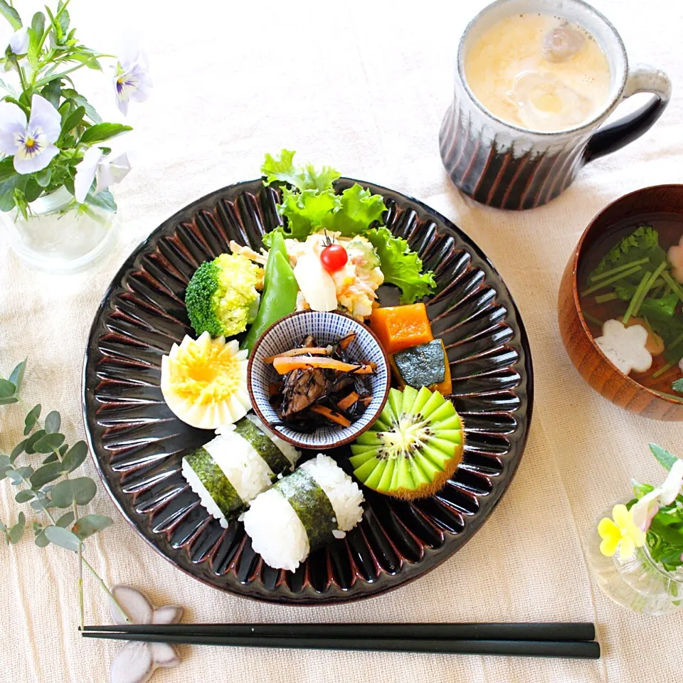 Snapdishの料理写真:俵おにぎりの朝食プレート|hoppeさん