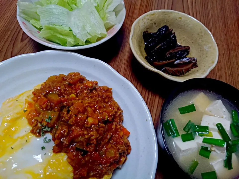 ・（ミートソースアレンジ）カレーオムライス
・サラダ
・椎茸の煮物
・豆腐とニラの味噌汁|ようかんさん