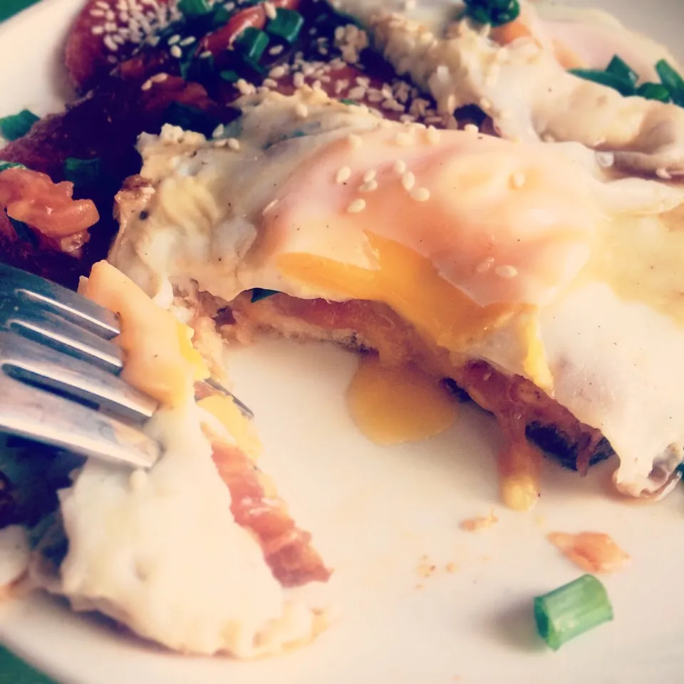 egg, toast and butterfried tomatoes 😙✨❤️|Rugilė Audronashaさん