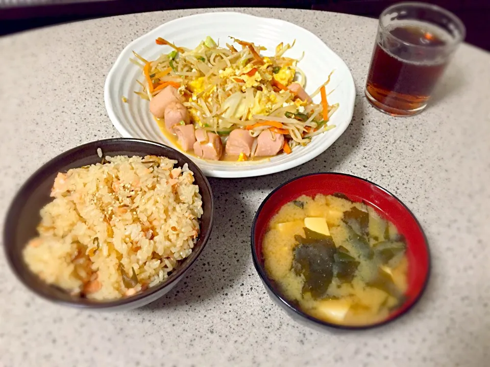 鮭と塩昆布のバター風味炊き込みご飯|しょーまさん