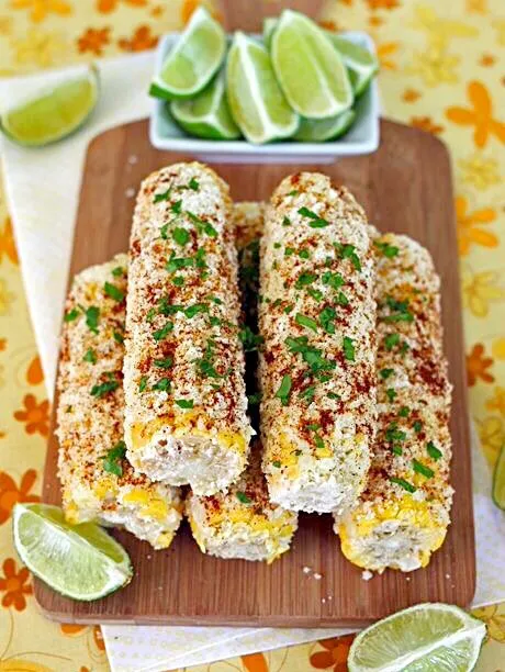 Mexican street corn🌽 topped with mayo, butter, chili powder, parmesan cheese, cilantro, & lime juice|🌺IAnneさん