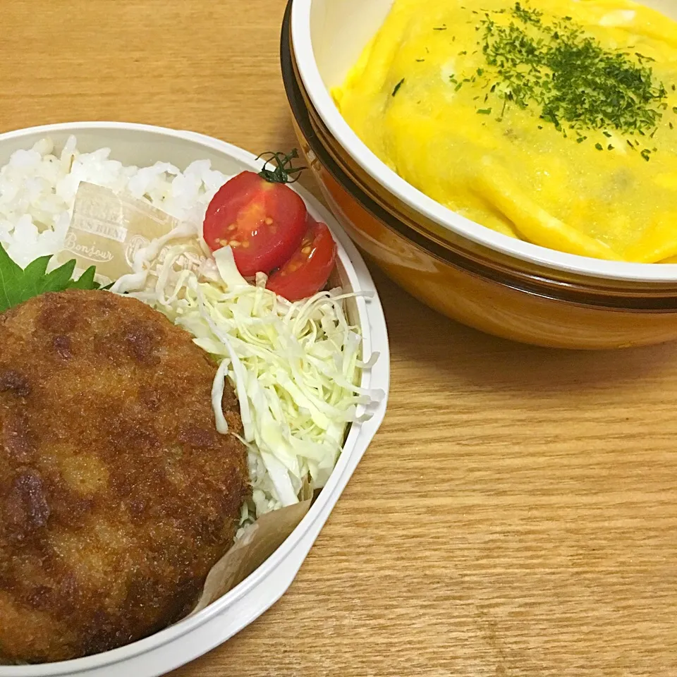 オム焼きそば メンチカツ  寝坊しちゃったのでとっても手抜き さすがにおかずこれだけはありえなかったな反省。体調悪い時はお弁当お休みしよう|Koharuさん