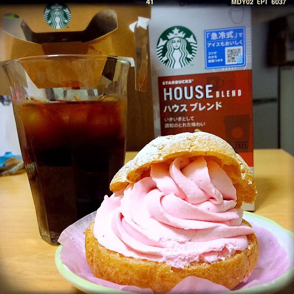 いちごのシュークリームとコーヒータイム☕️|たまこっこさん