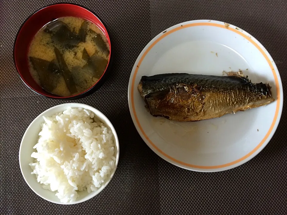 鯖の塩焼き味噌汁ご飯|ばーさんさん