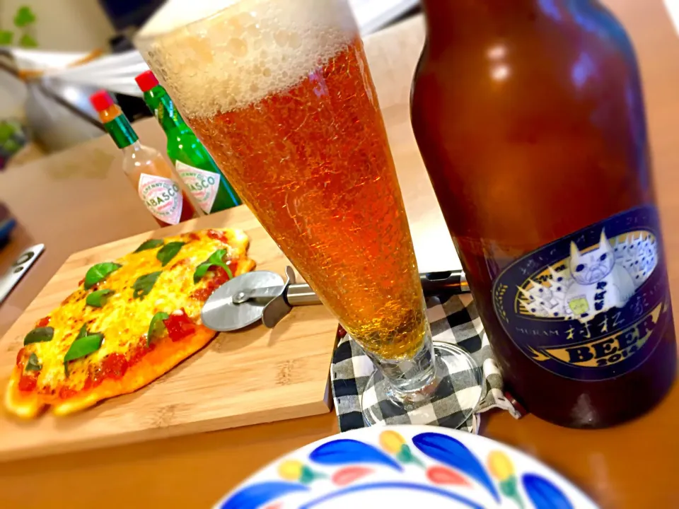 Snapdishの料理写真:自家製ビール&ピザ|Tomiko Muramatsuさん