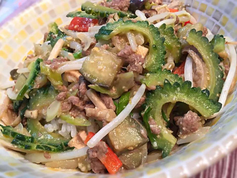 合挽き肉と野菜のみそ炒め丼|Manabu Tanakaさん