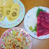 野菜炒めあんどマグロのお刺身あんどキウイフルーツ|まりさん