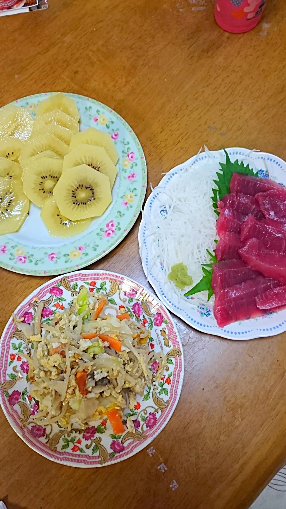 野菜炒めあんどマグロのお刺身あんどキウイフルーツ|まりさん