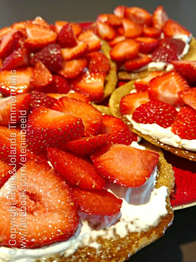 Strawberries with mascarpone on a orangetorta|Frank&Jolanda - Eteninbeeldさん