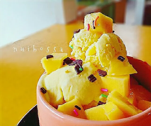 "Mango Ice cream"🍦🍰
 #อาหารว่าง|nuibossa fb.Nui Bossaさん