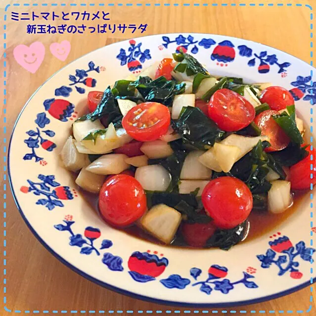 Snapdishの料理写真:Tomokoさんの💕ミニトマトとわかめと新玉ねぎのさっぱりサラダ💕リピリピ|こずえ⑅◡̈*さん