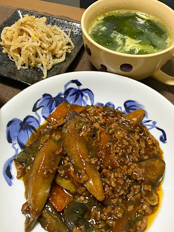 Snapdishの料理写真:中華料理
麻婆茄子〜豆板醤と甜麺醤を使って
もやしのナムル〜すりゴマたっぷり|Miyuさん