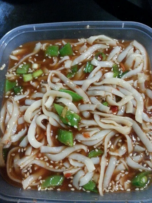 lemongrass rice noodle bowl thst I jazzed up with scallions and snow pea.  (chili paste  too!)|Polly Gelfusoさん