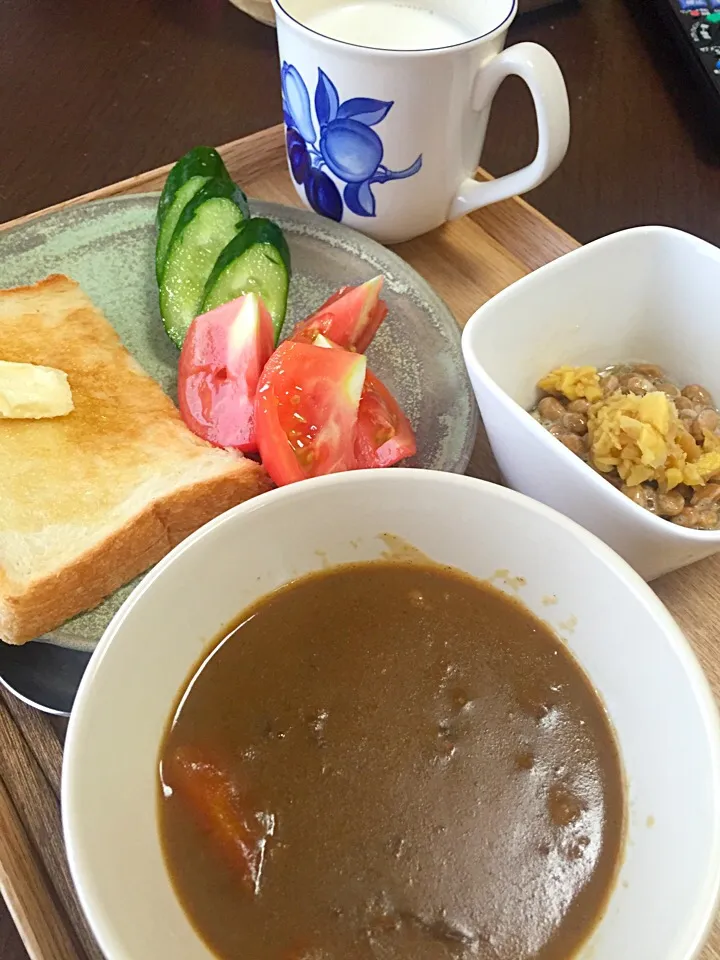 パンネルの食パンとカレー|ごはんできたよ〜さん